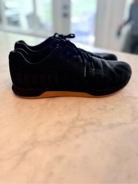 NOBULL Black Athletic Trainer with Gum Sole